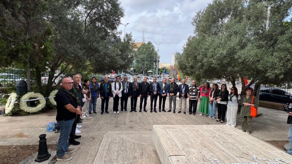وقفة رمزية لهيئتي بيروت الأولى والثانية في التيار الوطني الحر أمام نصب الجندي المجهول إحياء لذكرى ١٣ تشرين