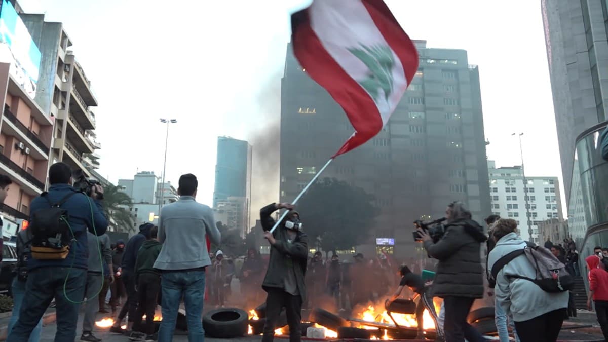 ثورة 17 تشرين: الوضع كارثي و"كلن يعني كلن" في السلطة الا التيار... لكن أين الثوار؟