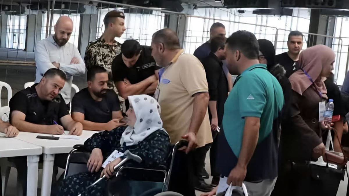 نحو 61 نازحًا سوريًا يغادرون طرابلس ضمن العودة الطوعية إلى سوريا